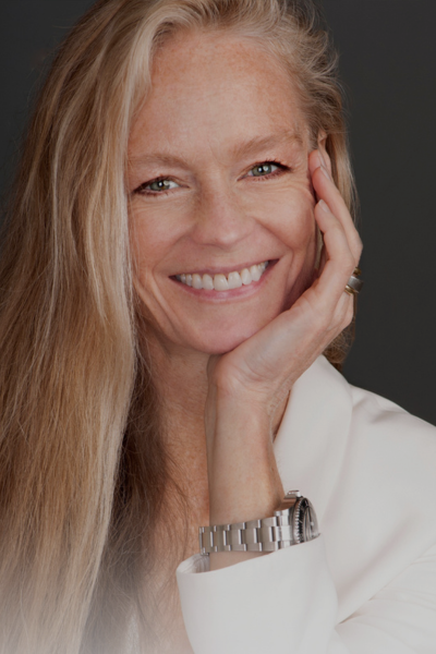 Suzy Amis Cameron